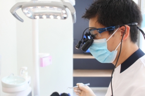 拡大鏡による精密治療